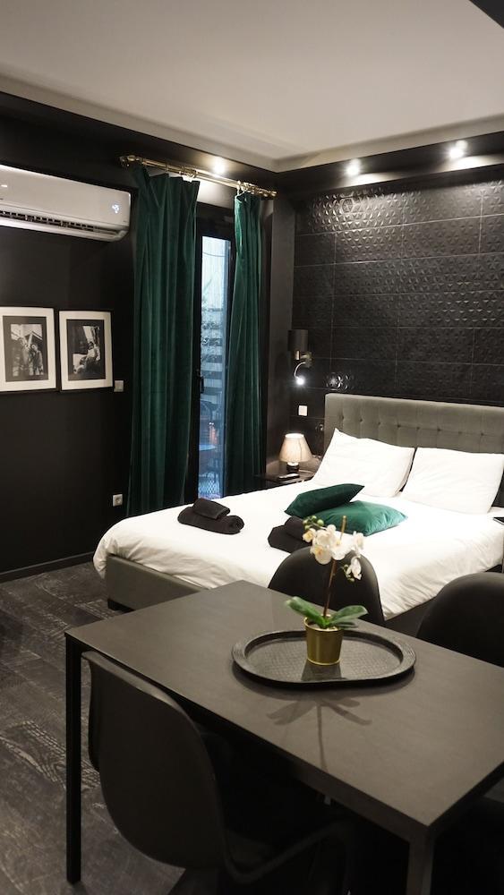 Exclusive Design Studio With Yard Athena Bagian luar foto